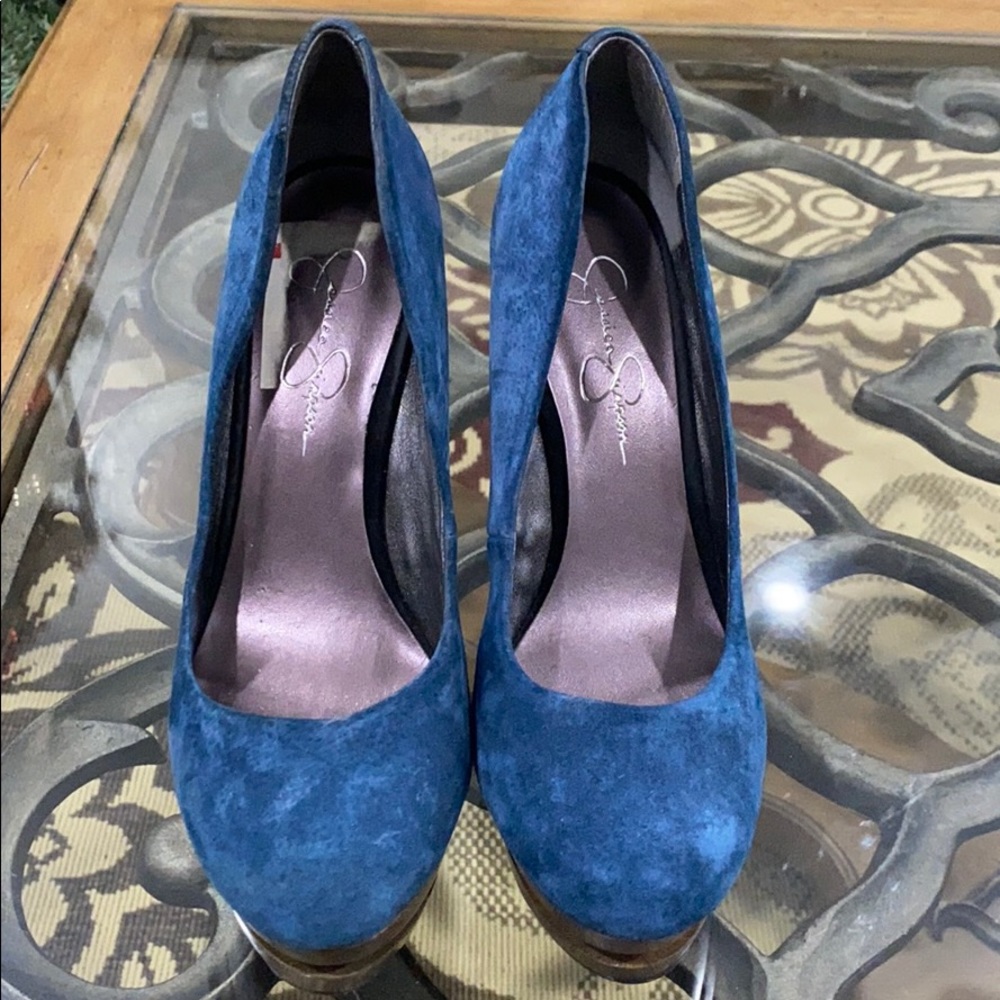 Jessica Simpson pumps